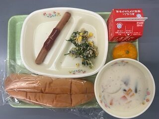 給食が始まりました。